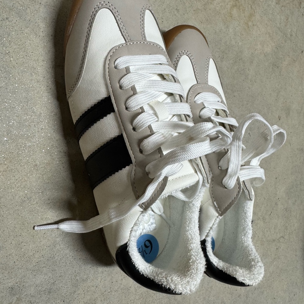 DV by Dolce Vita White and Black Athletic Shoes